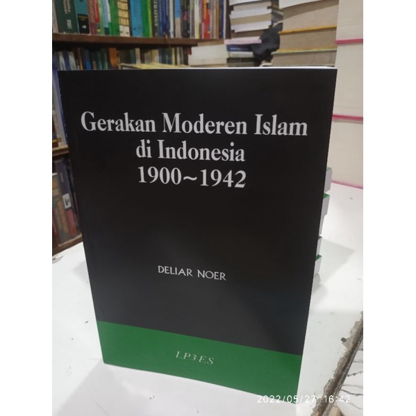 Buku Gerakan Modern Islam di Indonesia