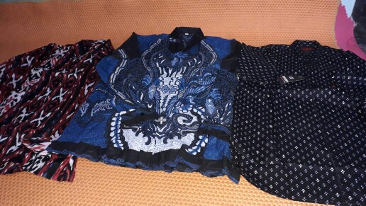 Trolistore Grosir Kemeja Batik Pria Cowok Lengan Panjang Warna Biru Hijau Merah Motif Asmarandana
