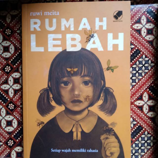 Rumah Lebah oleh Ruwi Meita