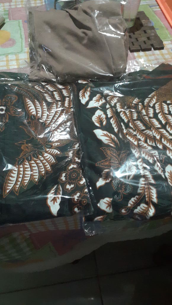 Batik Couple Batik Keluarga Ibu Ayah Dan Anak Maura Couple Sania Ruffle Modern ( Rantai Putih )