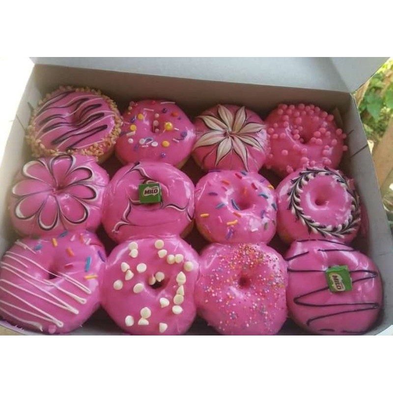 

Donat toping strawberry