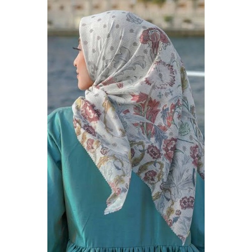 LIMITED Buttonscarves Royale Series WHITE