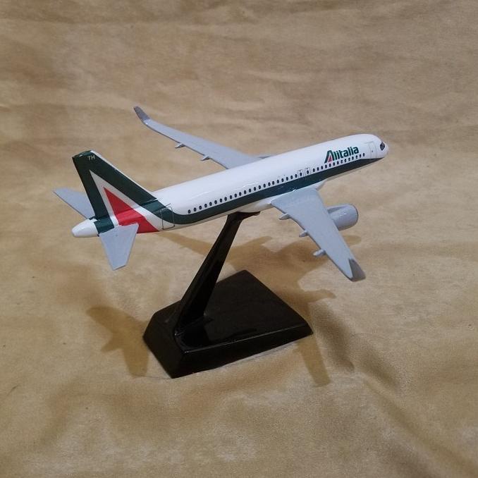 Miniatur Pesawat A320 Alitalia