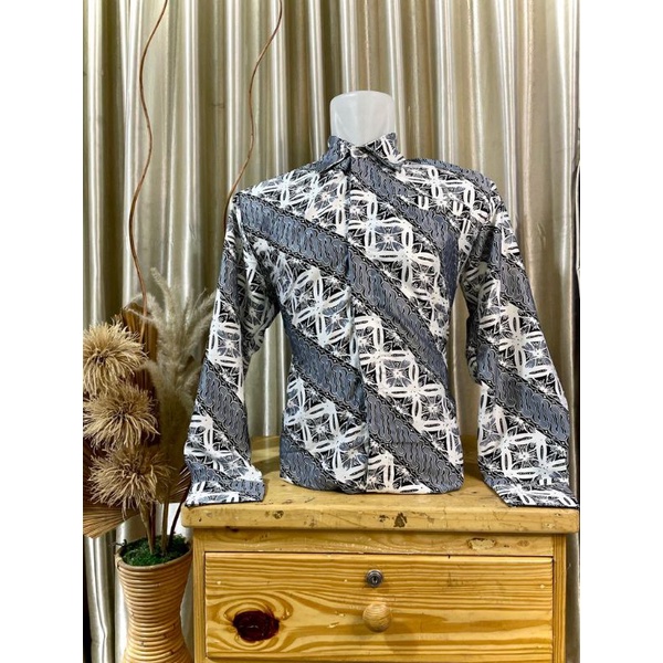 KEMEJA BATIK PRIA LENGAN PANJANG/KEMEJA BATIK SERAGAM PESTA/KEMEJA SERAGAM COUPLE/KEMEJA BATIK SERAGAM KONDANGAN/KEMEJA BATIK MURAH MERIAH/KEMEJA BATIK MEWAH SEKALI/BATIK PRIA/KEMEJA PRIA LENGAN PANJANG/KEMEJA BATIK PRIA/KEMEJA LENGAN PANJANG