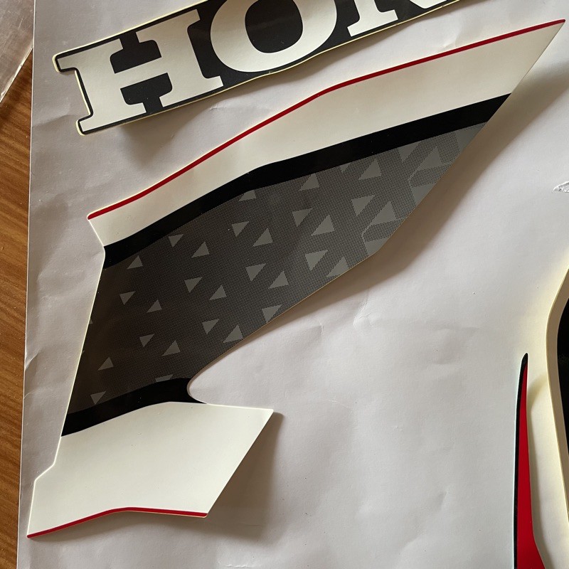 Strip Stiker Fairing Kanan CBR250RR Red Racing 2018 (bagian atas belakang)