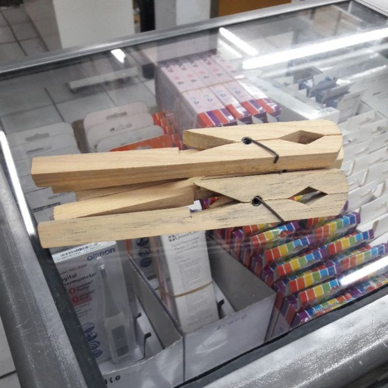 penjepit tabung reaksi