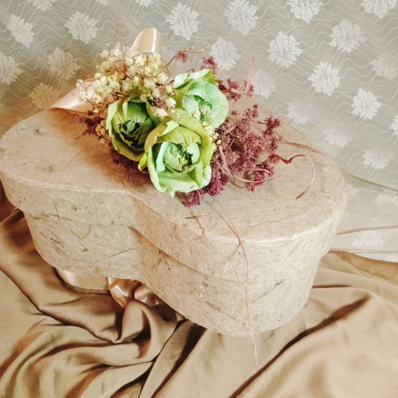 

buket/bahanrustic/hantaran/seserahan/bungakobot/kulitjagung/box kado