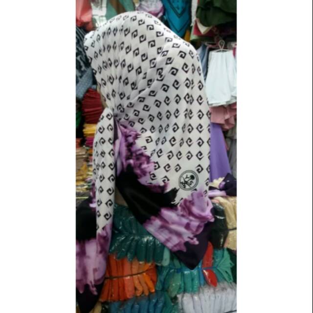 Segi Empat Satin Motif by Yeffa