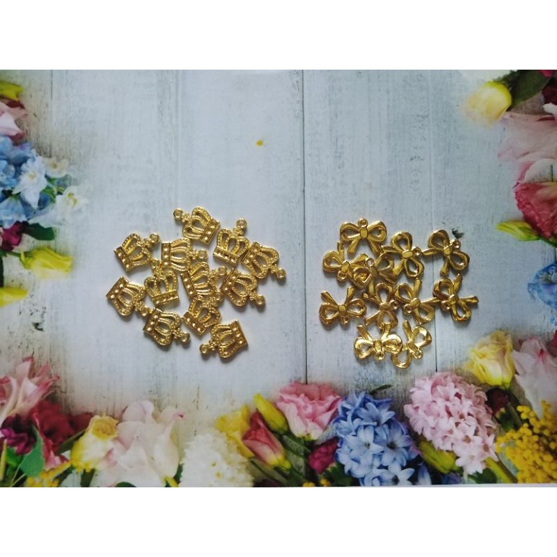 Charm ringan emas gold  mahkota pita kupu bunga kipas 30 pcs