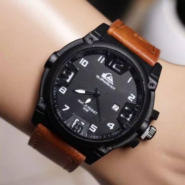 Jam Tangan Pria Sporty Analog Quicksilver Tanggal Aktif Strap Kulit