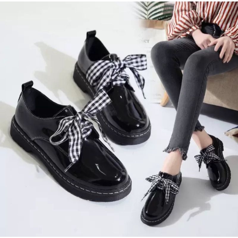 Sepatu Wanita Terbaru 2021 / Sepatu Docmart Vania / Bisa Cod