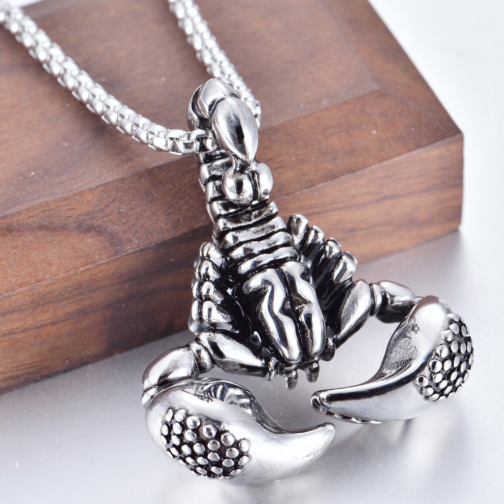 Kalung Liontin Kalajengking Bahan titanium steel Gaya Retro Untuk Pria