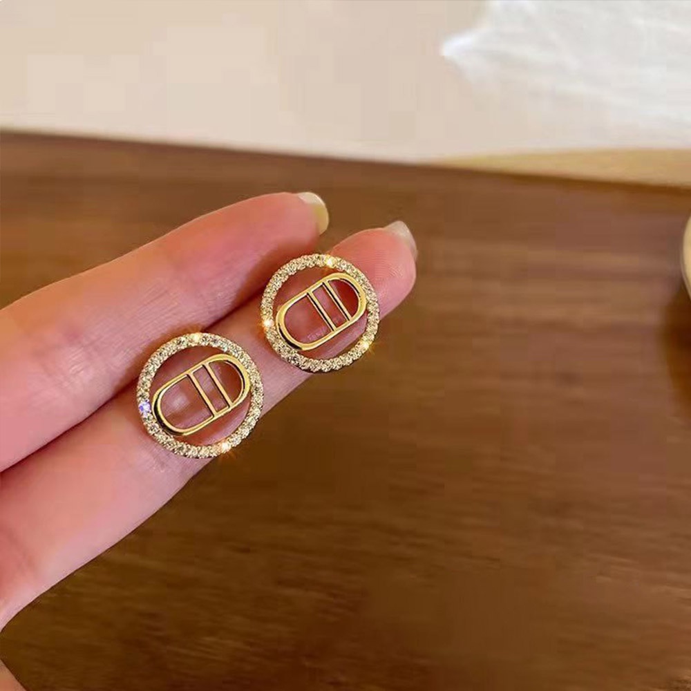 1 Pasang Anting Stud Desain Tulisan Warna Emas Untuk Wanita