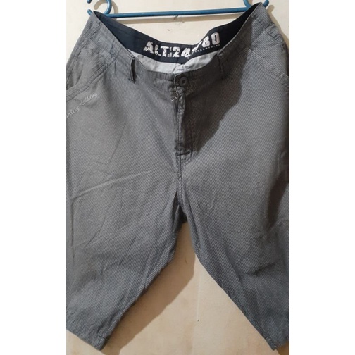 PRELOVED CELANA PENDEK PRIA SIZE XXL