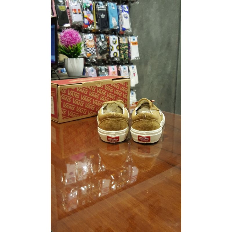 slip on half moon beige