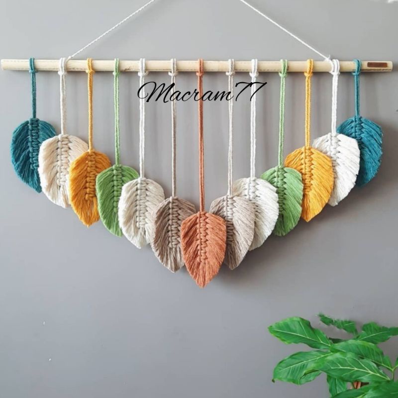 hiasan macrame motif daun warna.