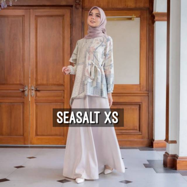 Kara Blouse Wearing Klamby