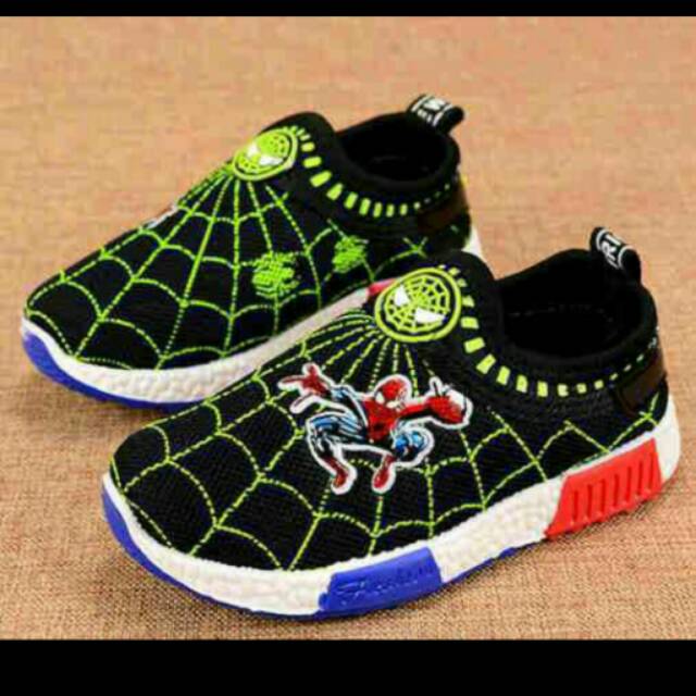 Sepatu spiderman