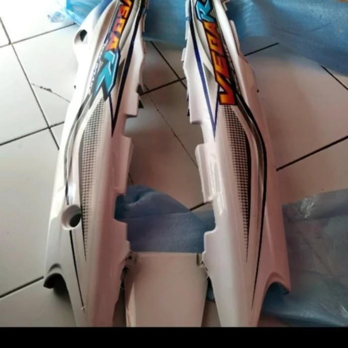 Cover body vega R lama putih + striping