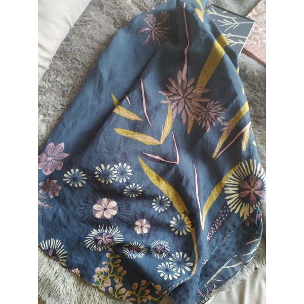 Preloved Yarra Scarf Kamiidea