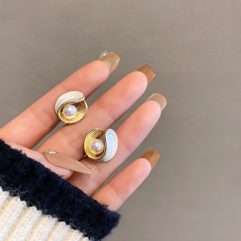 Anting Tusuk Asimetris Model Geometri Dengan Mutiara Gaya Retro Untuk Wanita