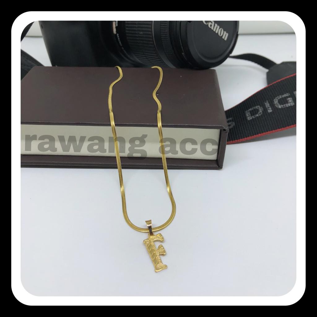 Kalung Titanium Fashion Wanita Liontin Abjad Huruf F Warna Gold Anti Karat Selamanya