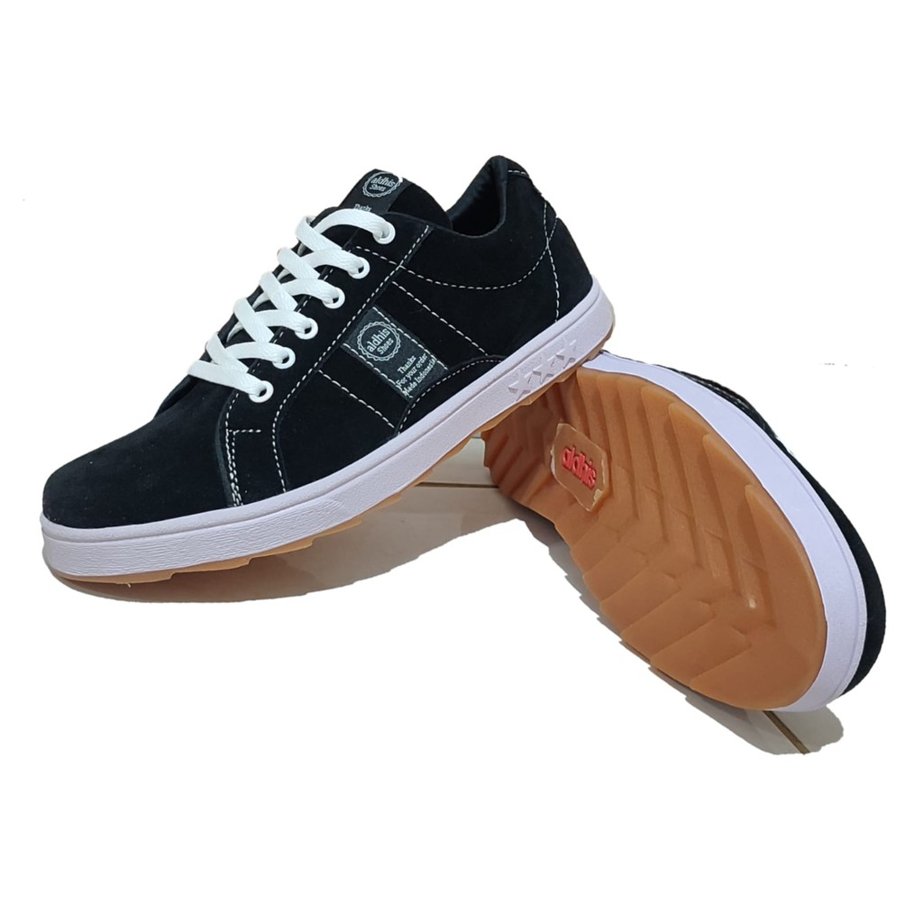 Aldhis NEW23 Sepatu Pria Original Lokal Sneakers Cowok Terbaru Hitam Black buat Kerja Jalan dan Gaya