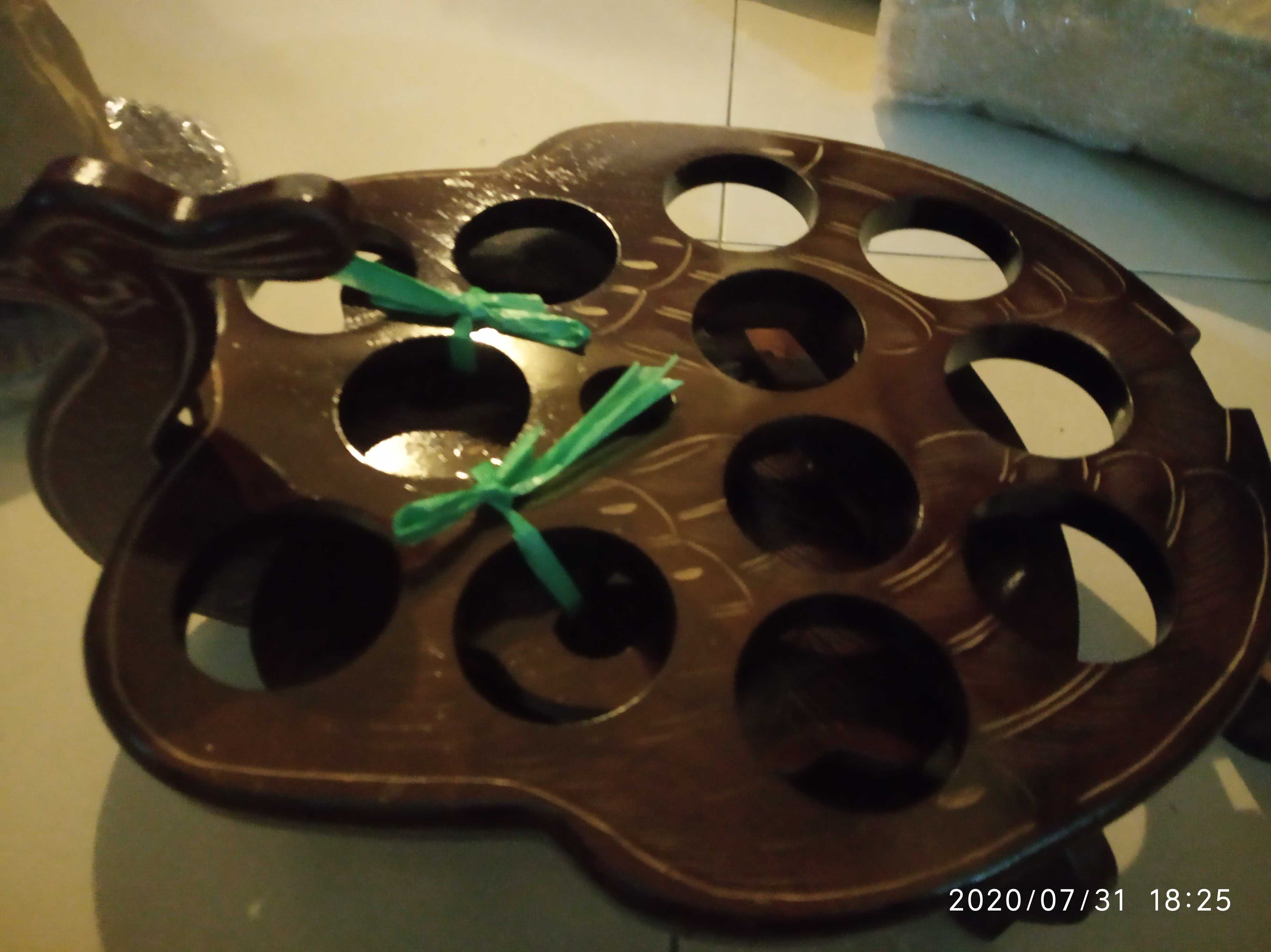 Tempat Aqua - Tempat Gelas Air Mineral Kayu Jati Merak 12 Lobang