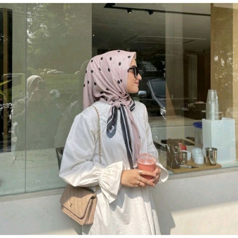 Kerudung vanilla hijab jilbab leopard love rantal polkadot / vanilla hijab segiempat voal motif vanilla chain / deenay kw button kw lasercut-Polkadot pink