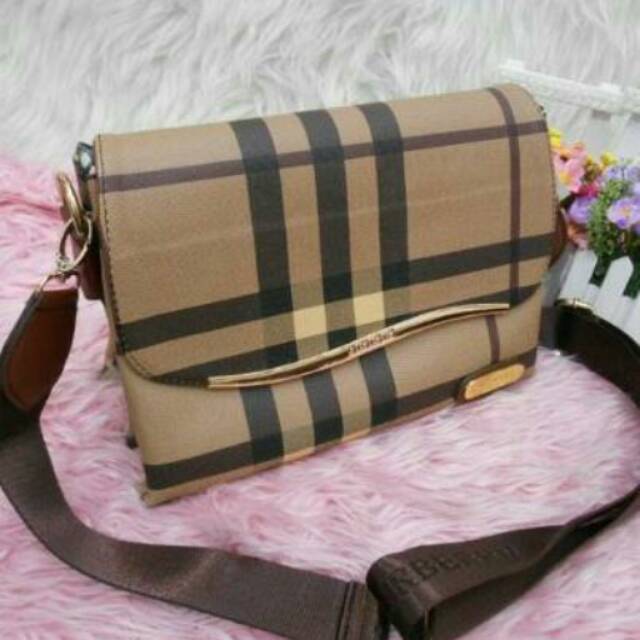 TAS WANITA SELEMPANG BEHEL BURBERRY SLING BAG