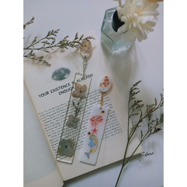 

Bookmark Pembatas Buku Resin kado murah unik