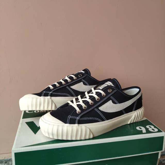 SEPATU COMPASS VINTAGE LOW BLACK WHITE