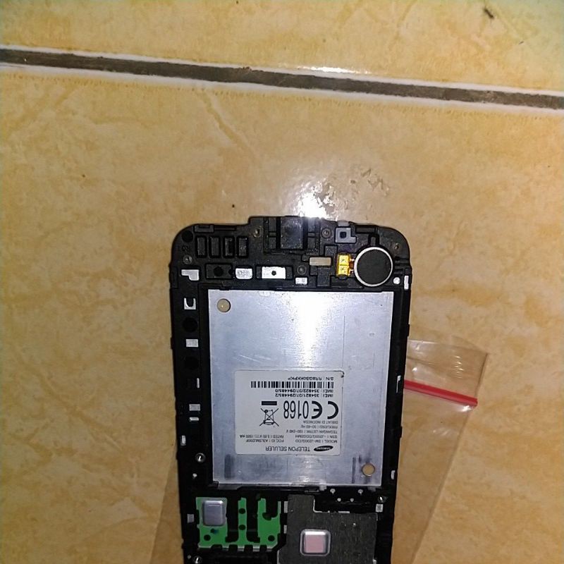 Tulang tengah / frame lcd j200g ori