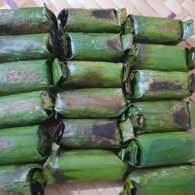 

Lemper ayam bakar