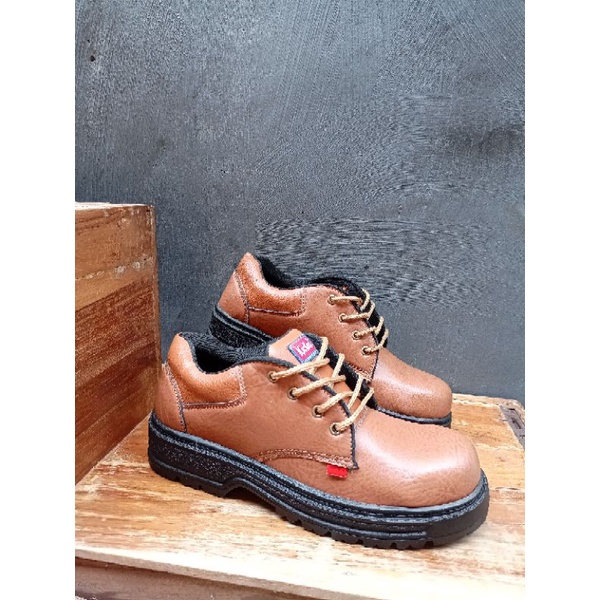 SEPATU SAFETY  BOOTS/SEPATU SAFETY PRIA/SEPATU SAFETY UJUNG BESI