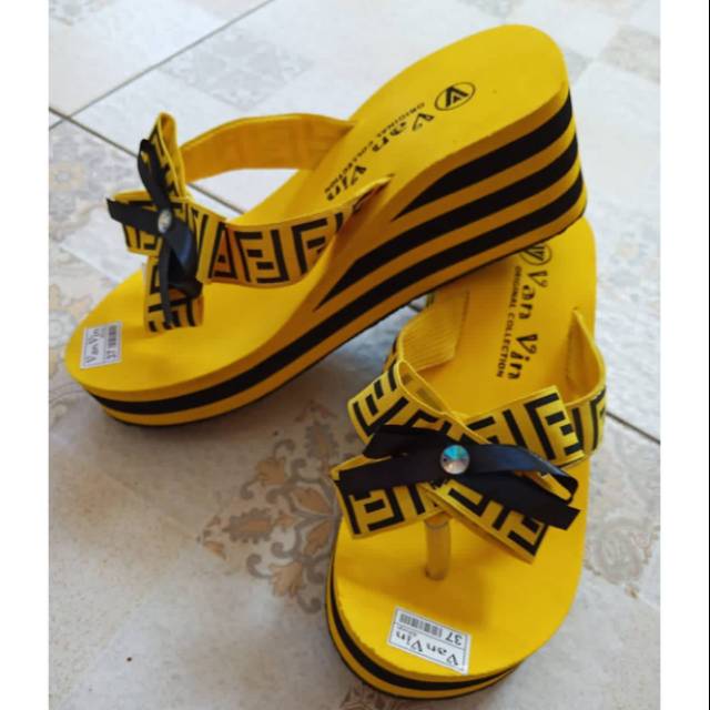 

VAN VIN FENDI KUNING HITAM PITA 7CM