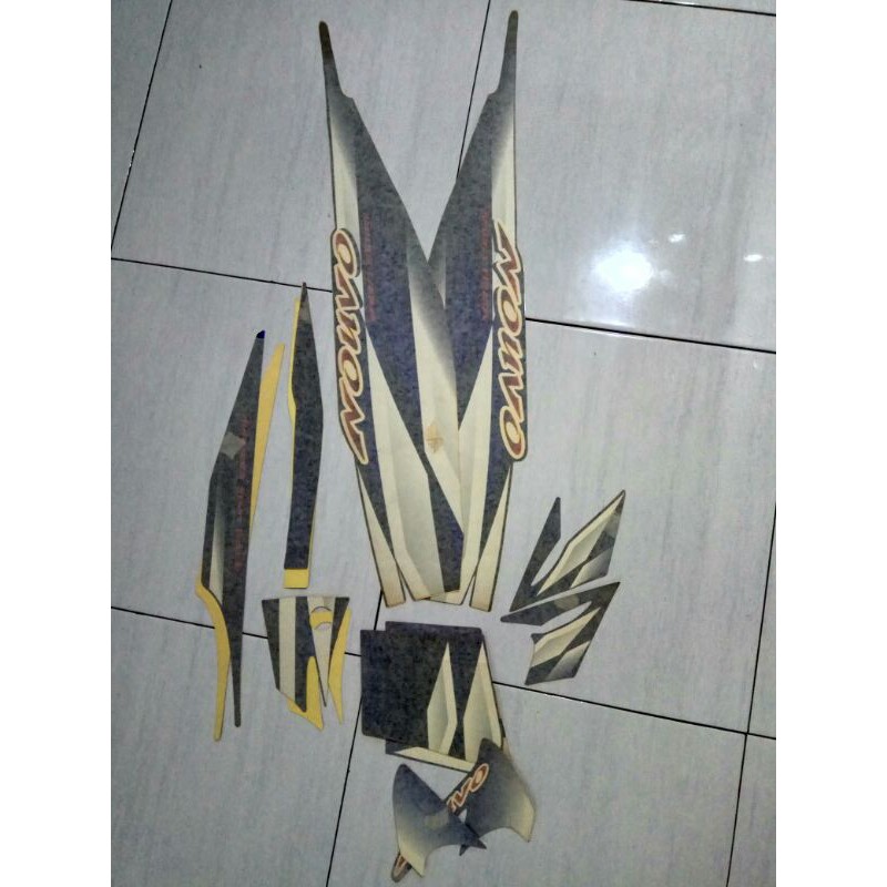 stripping nouvo lele (sporty)