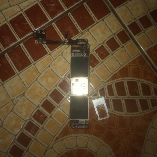 Mesin iphone 6s 16gb copotan + tempat simnya