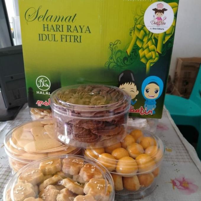 

PAKET HAMPERS KUE KERING PREMIUM HOMEMADE RASA ENDUL BGT 1DUS ISI 6PC XCD521XS