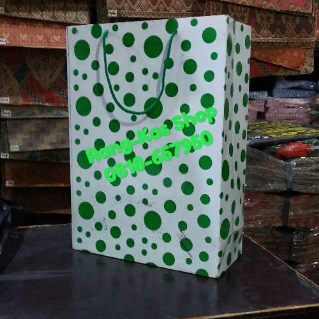 

Paperbag Polkadot Hijau Folio Duplek Laminating doff