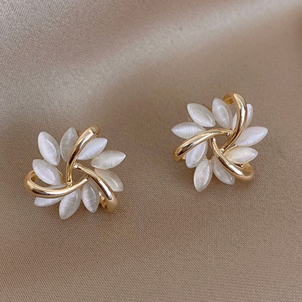 Hu Hu Hu Hu Hu Alat Bantu Pasang Kacamata♡ 1 Pasang Anting Stud Bentuk Bunga Lingkaran Bahan Alloy Gaya Klasik Untuk Wanita