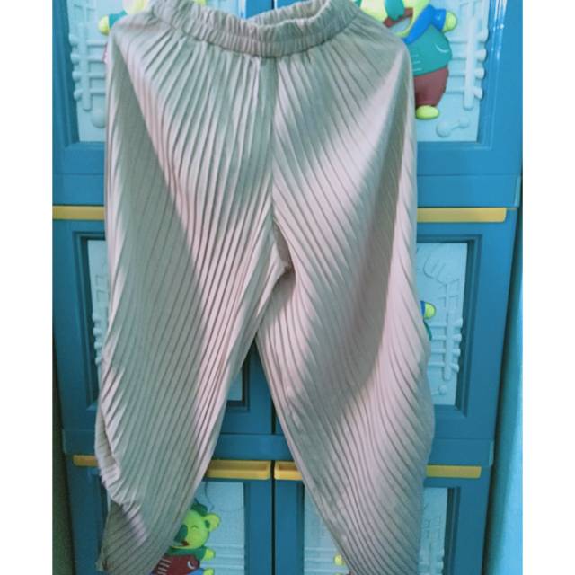 Celana plisket aladin