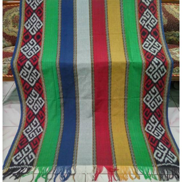 Tenun blanket halusan pelangi