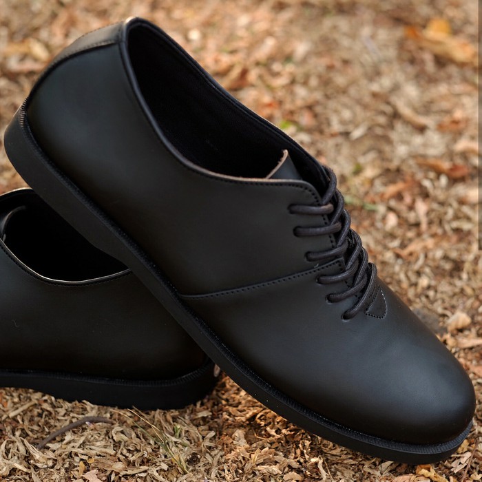 Sepatu Formal Pria Warna Hitam Kulit Asli ROMENACO Black