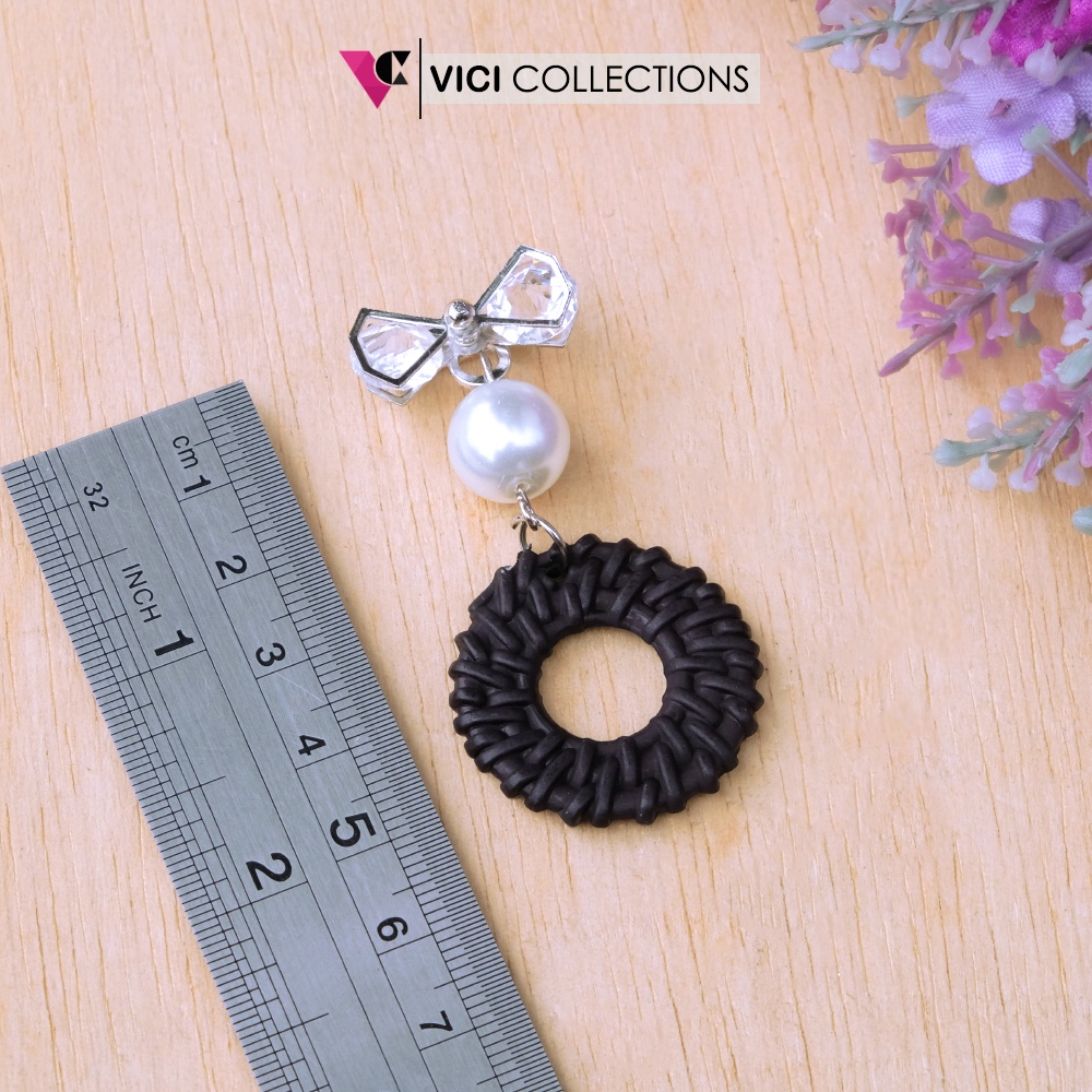 Bros Dagu Vici Hijab Jilbab Juntai Mutiara Ring Rotan Kekinian Aneka Warna BSP14-3