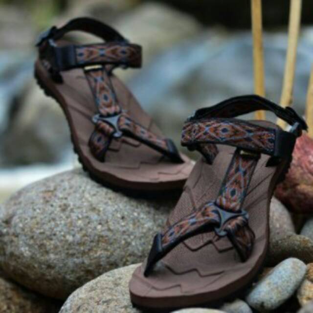 Sendal gunung suzuran