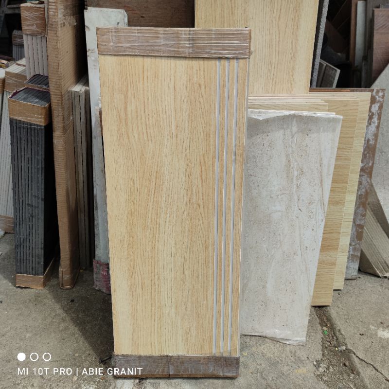 granit tangga motif kayu 30x80 orlando cream