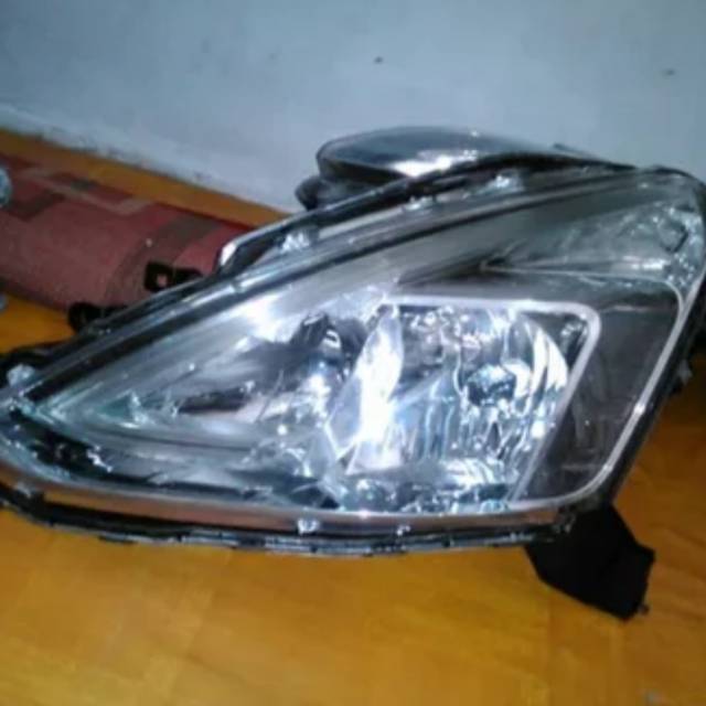 Headlamp Nissan Grand Livina 2014