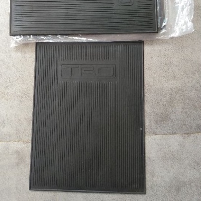 Karpet Mobil dalam keset alas kaki Lembaran TRD kecil universal uk.42x56cm harga  1 lembar Posisi depan belakang