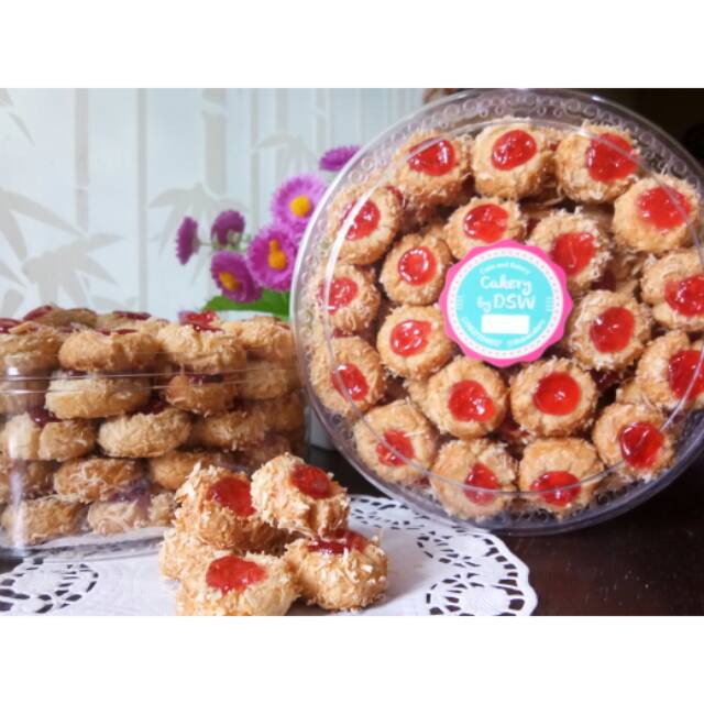 

Strawberry Thumbprint crunchy cookies